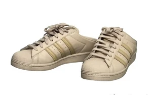 Adidas London Back Out Sneaker Tennis shoes Stay Classy Superstar US 10 Beige - Picture 1 of 12