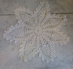 Vintage White Floral Heavy Cotton Crochet Doily 12 Inch Circle - Picture 1 of 2