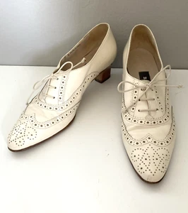Womens Bally Cream Oxford Shoe Martha #8370 size 7 N Narrow Scalloped details - Picture 1 of 8