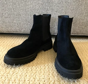 Aquatalia Olessa schwarze Wildleder Chelsea Boots Schuhe Größe 6,5 - Bild 1 von 13