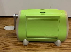 Provo Craft CuttleBug Die Cutting Machine Only Green Crafting - Picture 1 of 11