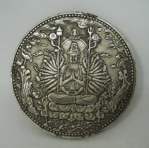Antigua moneda de la suerte de Buda Quan Yin Kuan Yin Diosa de los Mil Invesines Asia - Imagen 1 de 6