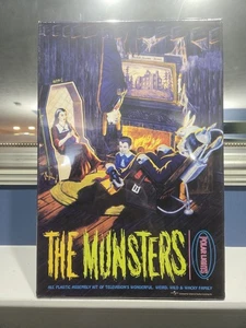 Polar Lights 5013 The Munsters (Living Room) Figure Plastic Model Kit New sealed - Picture 1 of 3