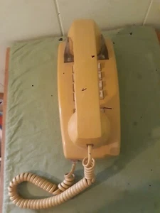 VINTAGE ITT TELECOMMUNICATIONS GOLD PUSH BUTTON WALL MOUNTED HANGING TELEPHONE - Picture 1 of 9