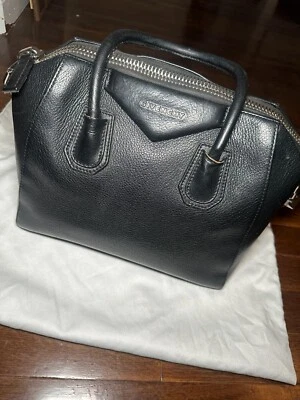 Bolso de Hombro Givenchy Antigona Estampado Pequeño Cuero Negro Foto 1 de 4