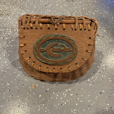 Cesta de trucha creel pesca con mosca de mimbre vintage placa de madera tejida con motivo de gancho Foto 1 de 4