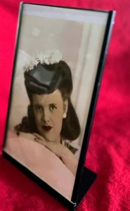 Black Metal Frame 5 x 7" w Vintage Photo of Young Woman - Picture 1 of 5