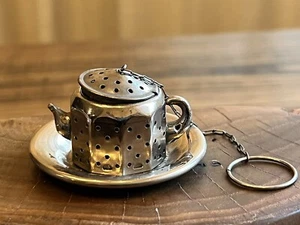 Tea Pot Shaped Mini Tea Infuser With Plate - Picture 1 of 4