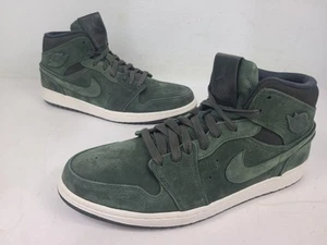 (NUEVO) Air Jordan 1 Mid Nouveau Sequoia Verde Gamuza 629151-303 Para hombres Talla 13 - Imagen 1 de 6