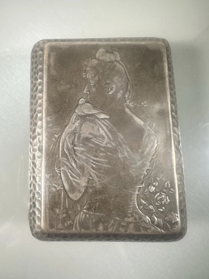 Antiguo estuche de cigarrillos grabado Art Nouveau de plata 800 para mujer francesa Foto 1 de 4