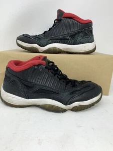 Nike Air Jordan 11 XI IE 306008 001 Größe 8,5 Retro niedrig schwarz Varsity Red - Bild 1 von 10