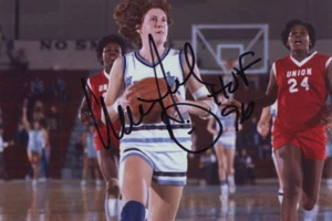 Foto 4x6 firmada autografiada de baloncesto de los monarcas de la NANCY LIEBERMAN NCAA HOF - Imagen 1 de 1