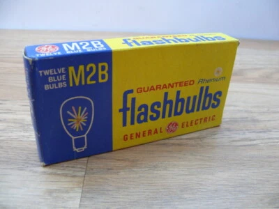 GE Photo Flashbulbs M2B. Unused box of 12 bulbs as pictured. - Image 1 of 2