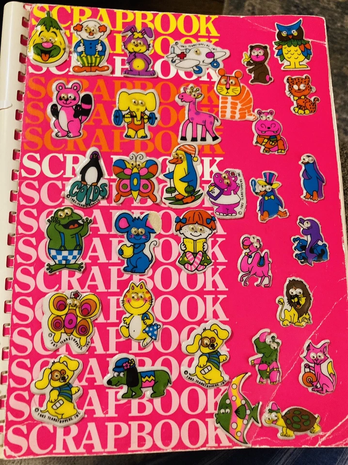 Álbum de pegatinas años 80 Gremlin Muppet Hello Kitty Care Bear Snoopy Fuzzy Puffy 450+ Foto 1 de 4