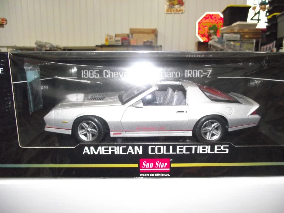 Sunstar 1/18 1985 Chevrolet Camaro Iroc-Z prata novo na caixa - Imagem 1 de 1