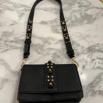 Bolso de mano Steven Steve Madden Y2K negro con tachuelas detalles de metal grunge Foto 1 de 4