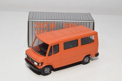 B71 1:50 CONRAD 1607 MERCEDES-BENZ 207 307 D FURGONE PASSEGGERI ARANCIONE NUO... - Immagine 1 di 4