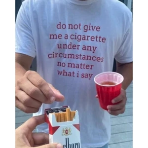 T-shirt Do Not Give Me a Cigarette Under Any Circustances No Matter What I Say - Foto 1 di 2