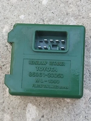 94 Toyota 4runner Headlight Retainer Fit 1994 LANDCRUISER 220903 85961-30050 OEM - Imagem 1 de 4