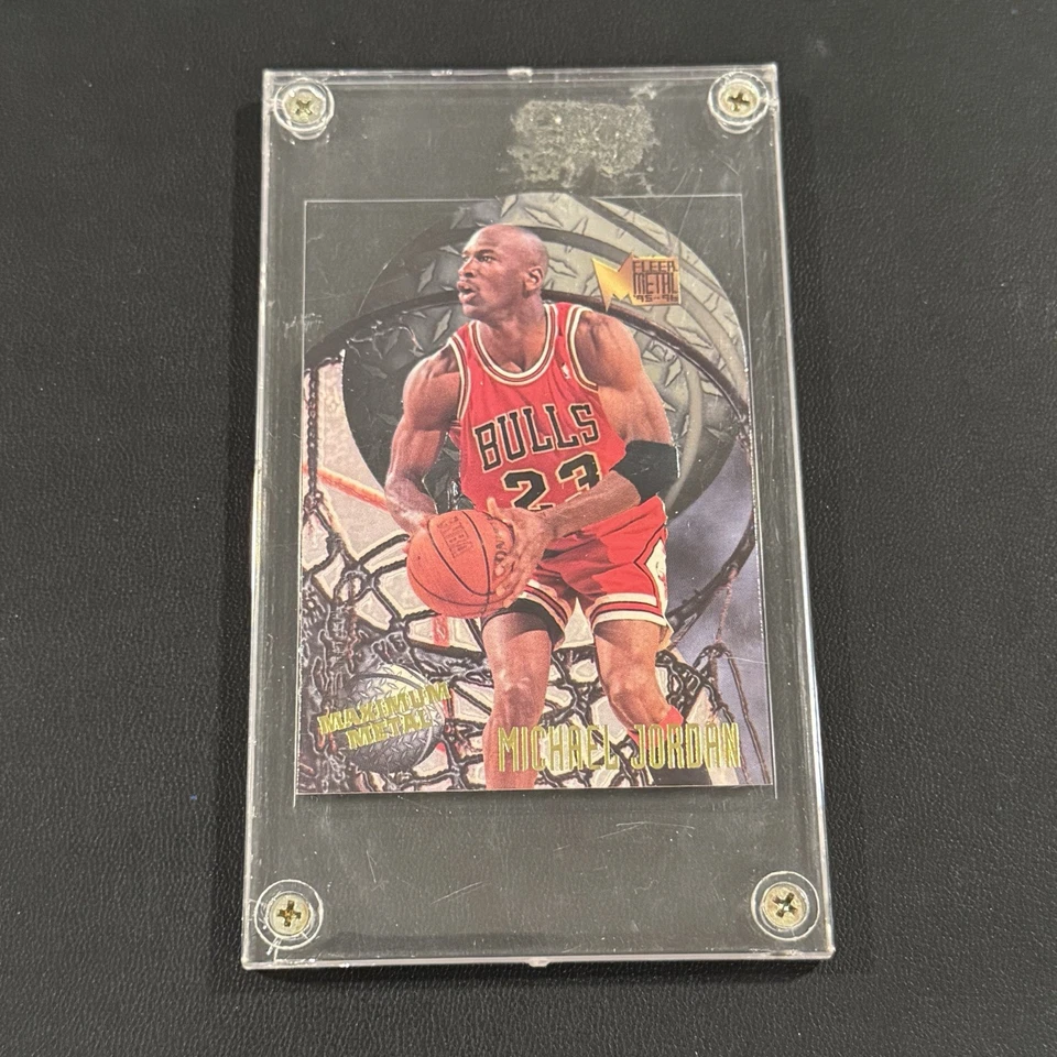 1995-96 Fleer Metal Maximum Metal Troquelado #4 Michael Jordan Chicago Bulls Salón de la fama Foto 1 de 2