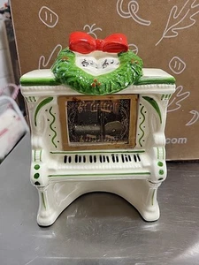 Vtg Japan CHRISTMAS HOLIDAY UPRIGHT PIANO MUSIC BOX WREATH Jingle Bells White - Picture 1 of 4