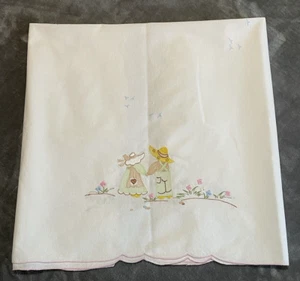 Vintage Small Tablecloth Embroidered Flower People Country Farmhouse Decor - Picture 1 of 5