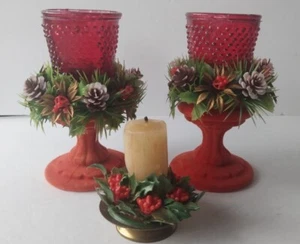 Portacandele con piedistallo floccato rosso 5,5" plastica bacche di agrifoglio lotto di 3 vintage McM - Foto 1 di 21