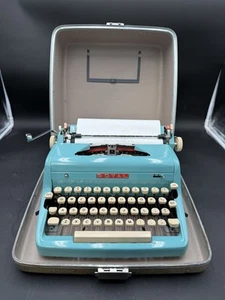 1950s Royal Quiet De Luxe Typewriter w/Case BLUE NICE - Picture 1 of 11