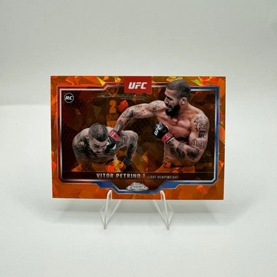 Topps 2025 cromo zafiro naranja/25 UFC Vitor Petrino Foto 1 de 2