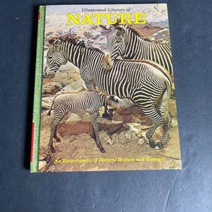 Illustrated Library of Nature Volume 1 Animal Traits Hardcover Book - Foto 1 di 7