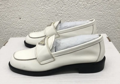Mocasines PRADA Blanco Charol Cuero Cepillado Logo Triángulo Placa EU 40 US 10 E5 Foto 1 de 4