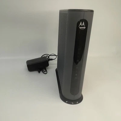 Motorola MG8702 DOCSIS 3.1 Cable Modem with AC3200 Dual-Band WiFi Router - Image 1 of 4