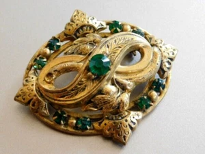 Nuevo broche de filigrana victoriana grabado en relieve prendedor-estrás verde esmeralda - Imagen 1 de 3