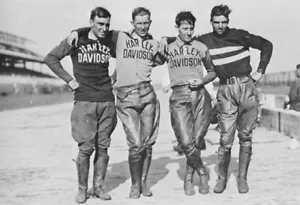 Harley-Davidson factory racing team del 1919 l'equipaggio demolitore Burns - Weishaar 2 - Foto 1 di 1