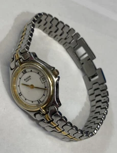 Bulova Damenuhr Zweifarbige römische Ziffern Neue Batterie Schöner Zustand - Bild 1 von 9