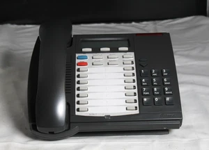 Mitel Superset 4025 9132-025-200-NA Speaker Display w/ Handset & Stand - In Box - Foto 1 di 7