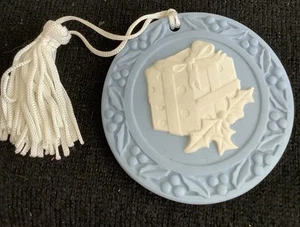 Wedgwood INGLATERRA JASPE AZUL Navidad Blanco Regalo Adorno 2.25” Sin Caja - Imagen 1 de 2
