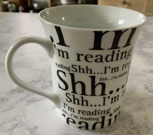 Barnes & Noble "Shh...I'm Reading" Kaffee-/Teetasse weiß schwarzer Text 14 Unzen - Bild 1 von 6