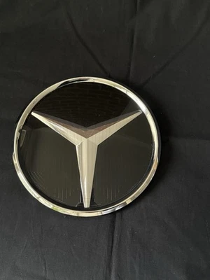 Mercedes-Benz EMBLEM GLC GLS GLE FRONT GRILLE OEM A0008880500 - Image 1 of 4