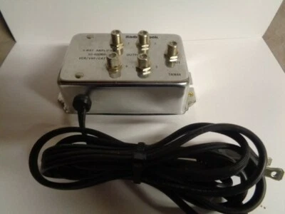 RADIO SHACK 4 WAY DISTRIBUTION AMPLIFIER - Image 1 of 2