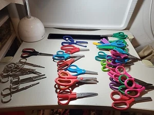 Konvolut 40 Paar Schulkinder Scheren 2-3" Klingen Fiskars Crayola - Bild 1 von 11