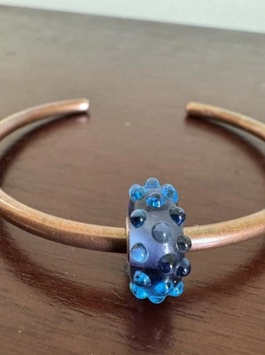 Auténtico abalorio de vidrio retirado Trollbeads Blue Fizz 61332 Foto 1 de 4