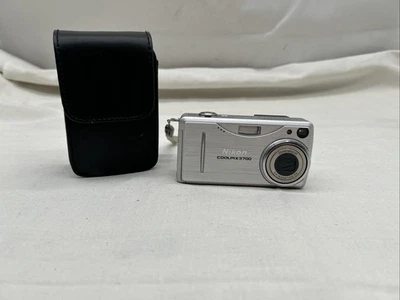 Nikon Coolpix 3700 – Digitalkamera – Silber - Bild 1 von 4