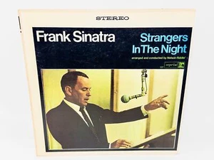 Frank Sinatra - Strangers In The Night - Reprise 1966 FS-1017 Vinyl LP, Nice VG+ - Picture 1 of 6