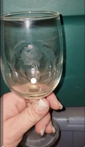 2 Rose Etched Clear Stem Wine Glass - Picture 1 of 4