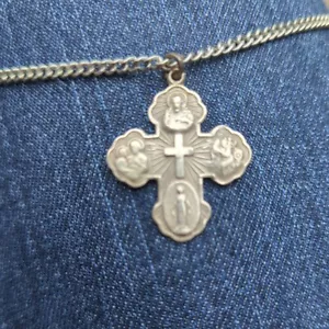 "Colgante de cruz católico de 4 vías plata esterlina Bliss de 1" - Imagen 1 de 5
