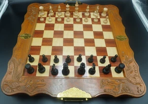 Schachkassette aus Holz, Vintage mit asiatischen Schnitzmotiven - Bild 1 von 9