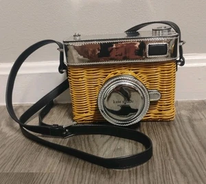 Kate Spade 3D Wicker Camera Handbag EUC Silver Patent - Bild 1 von 11