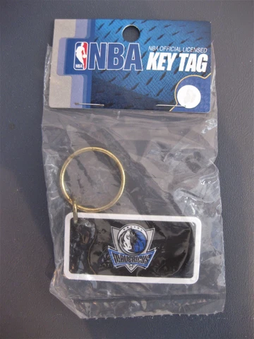 DALLAS MAVERICKS KEYCHAIN/KEY TAG 1 1/4" x 2 1/4" NEW IN PACKAGE NBA LICENSED Cover