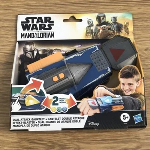 Star Wars The Mandalorian Dual Attack Gauntlet Lights & Sounds Interaktives Spielzeug - Bild 1 von 4